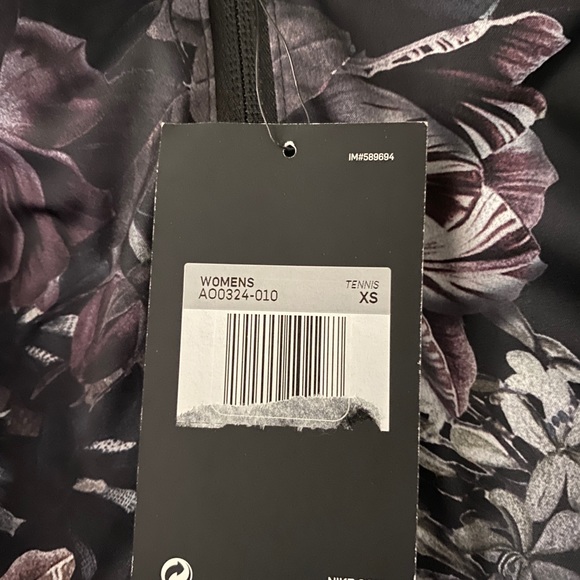 Nike Woman’s Jacket - Picture 3 of 4